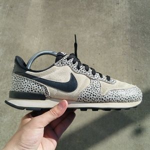 nike internationalist low